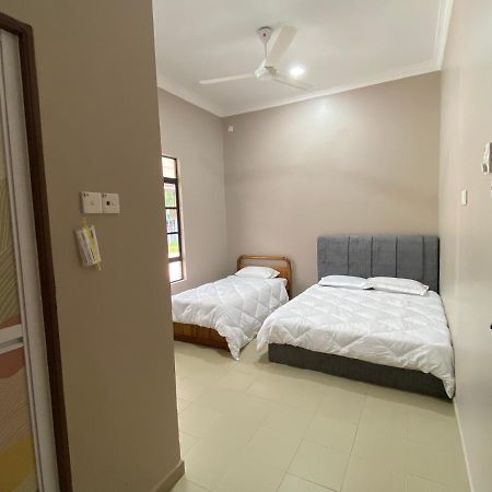 Sasuka Guesthouse Marang Luaran gambar