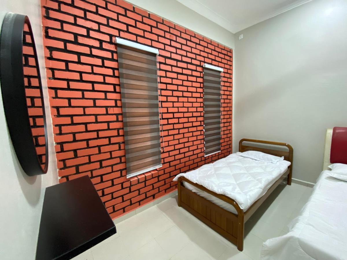 Sasuka Guesthouse Marang Luaran gambar