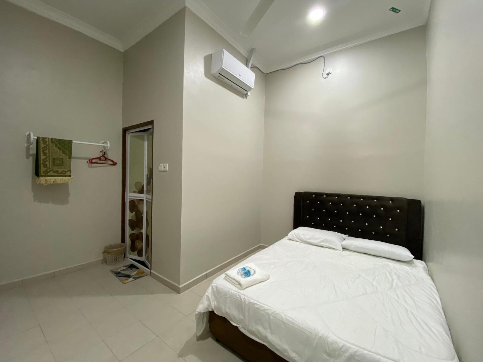 Sasuka Guesthouse Marang Luaran gambar