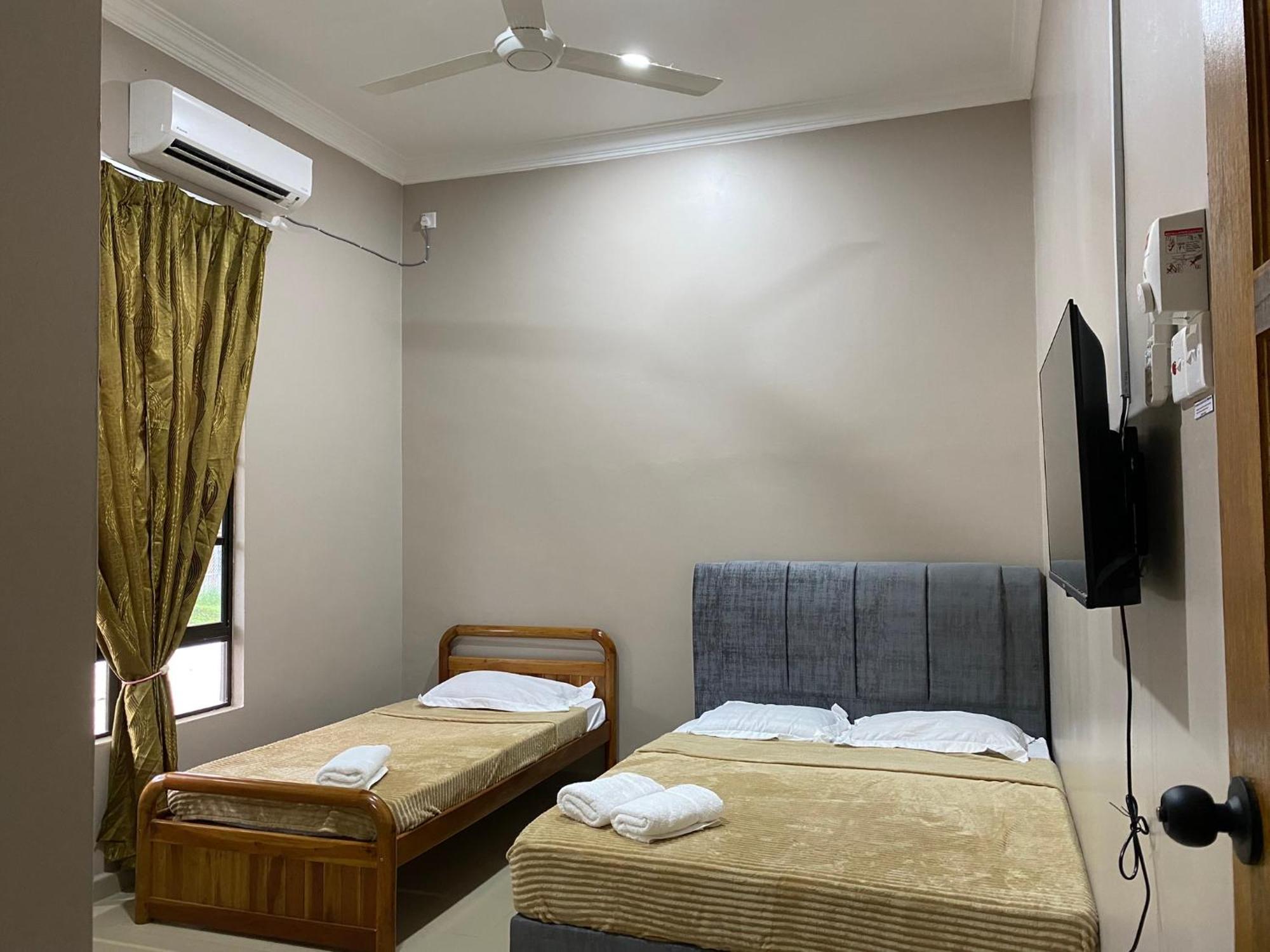 Sasuka Guesthouse Marang Luaran gambar